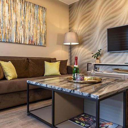 Deluxe Apartment Mit Tiefgarage In Naehe Messe-Bmw-Porsche-Dhl-Flughafen-Flugzeugwerk Der Deutsche Aircraft Leipzig Buitenkant foto