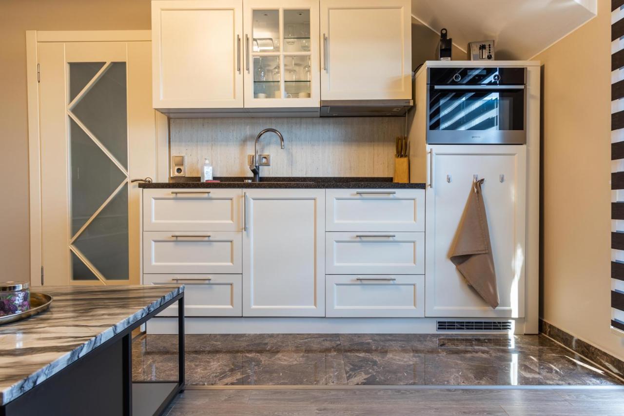 Deluxe Apartment Mit Tiefgarage In Naehe Messe-Bmw-Porsche-Dhl-Flughafen-Flugzeugwerk Der Deutsche Aircraft Leipzig Buitenkant foto