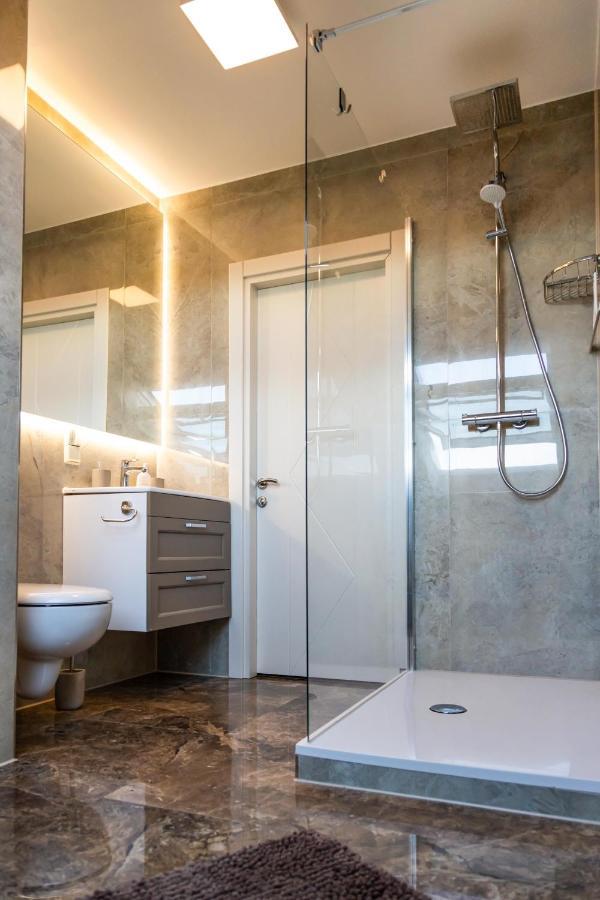 Deluxe Apartment Mit Tiefgarage In Naehe Messe-Bmw-Porsche-Dhl-Flughafen-Flugzeugwerk Der Deutsche Aircraft Leipzig Buitenkant foto
